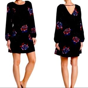 Dex | NWOT V-back shift dress